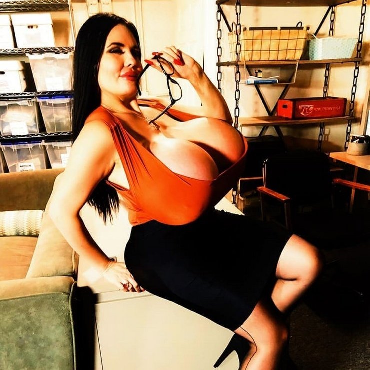 Model Foxy Meneri
