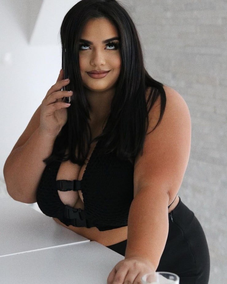 Plus-Size Diana Sirokai Naked