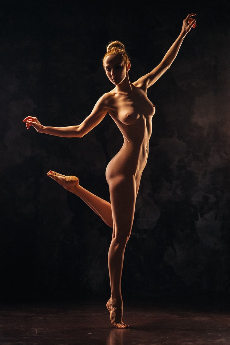 Beautiful naked dancers