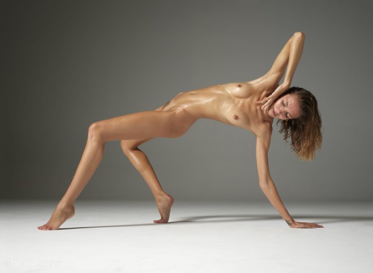 Russian model Loona Hegre Art