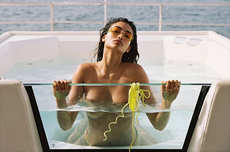 Kelly Gale Model Golaya