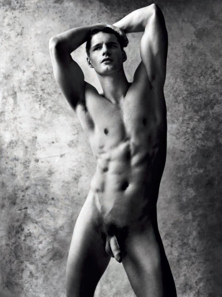 Naked guys Thomas Skolowel