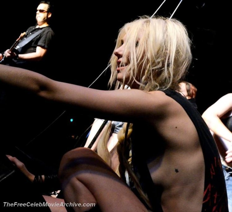 Taylor Momsen Naked Breast