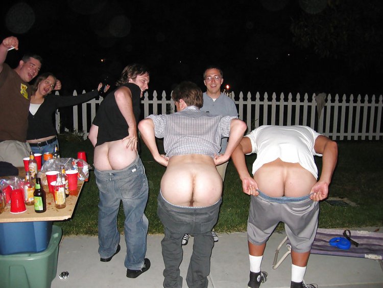 Demonstration of naked buttocks or Amtrak Mooning