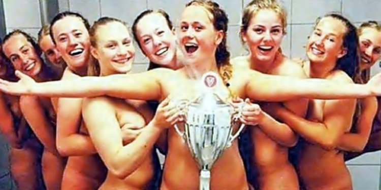 Many beautiful naked women