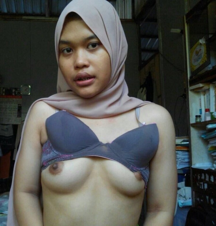 Tits selfie hijab shirt