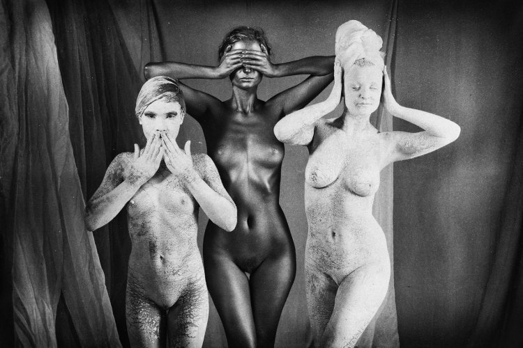 Women in the theater in the style of nude