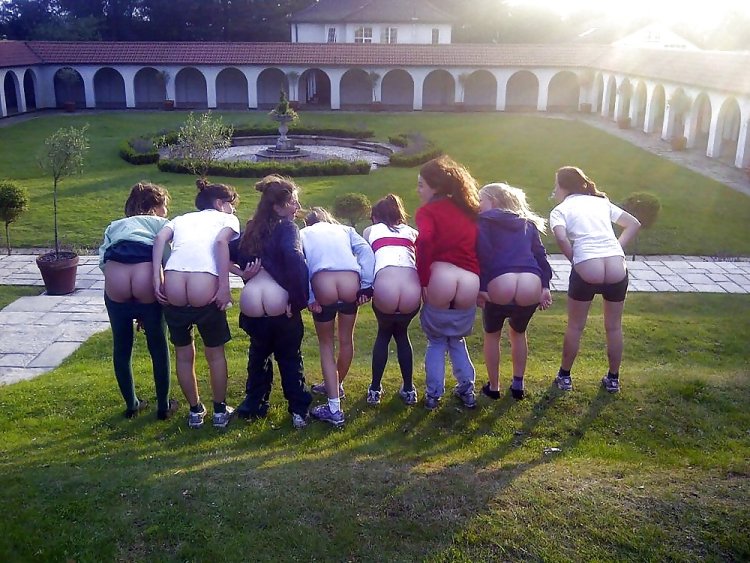 Girls Mooning on Twitter: "#girls #mooning #flashing #ass #b
