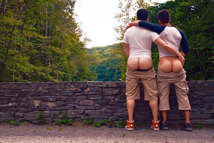 Demonstration of naked buttocks or Amtrak Mooning