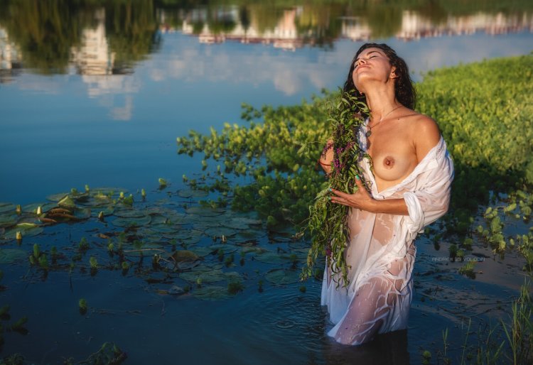 Russian stars nude at the water