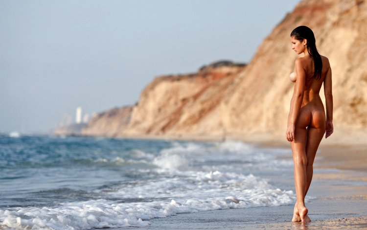 Erotic photo shoot at sea