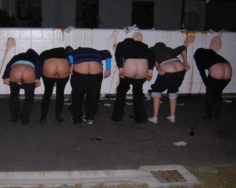Demonstration of naked buttocks or Amtrak Mooning