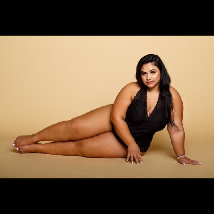 Plus-Size Diana Sirokai Naked
