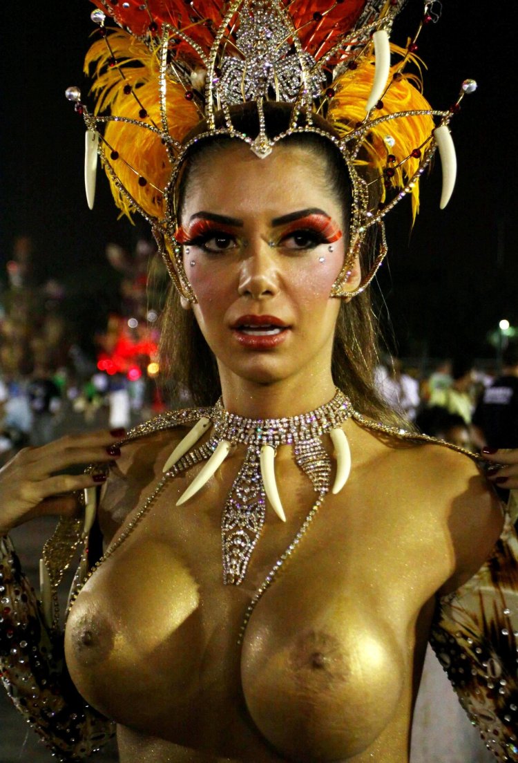 Naked Brazilians on a carnival without panties