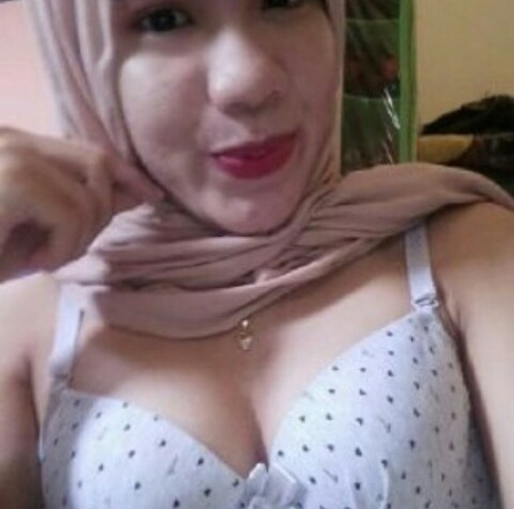 Hijab selfie Indonesian Big Boobs