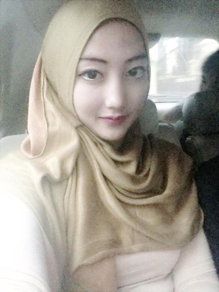 Hijab selfie Indonesian Big Boobs