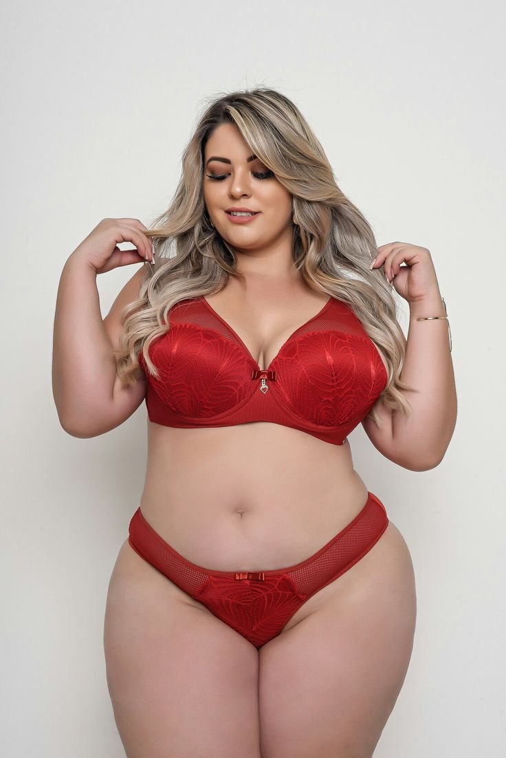 Angelina Rusanova model plus saz