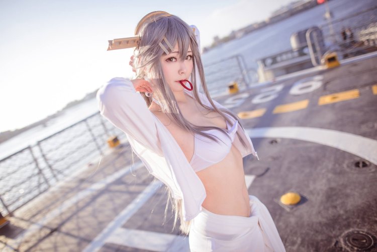 Cosplayers anime in oil