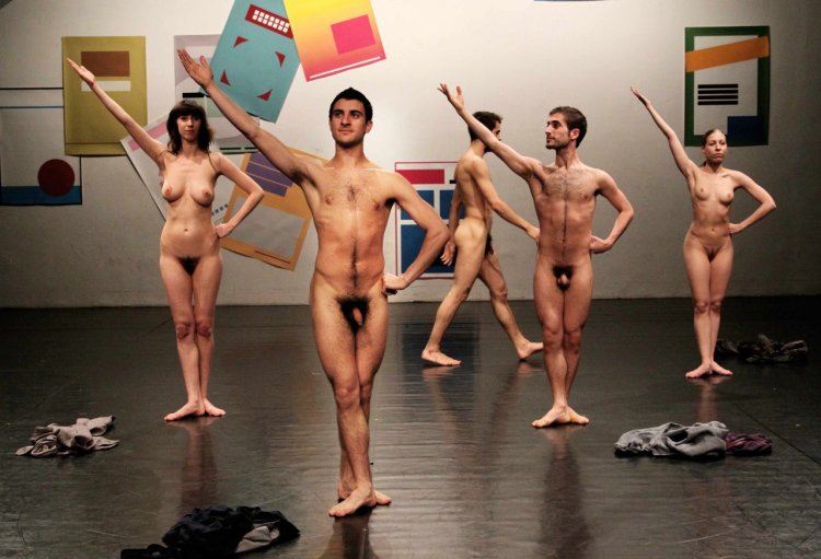 Nude concert