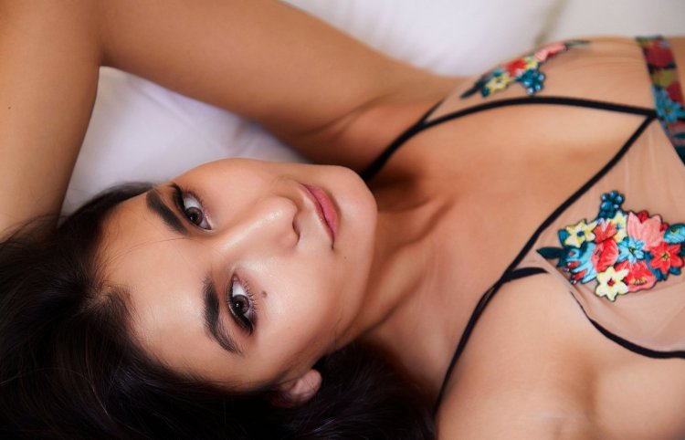 Amy Leigh-Quine chest