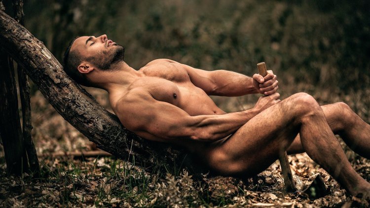 Naked guys Thomas Skolowel