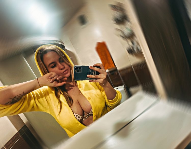 Sisyandra with a phone in the hands
