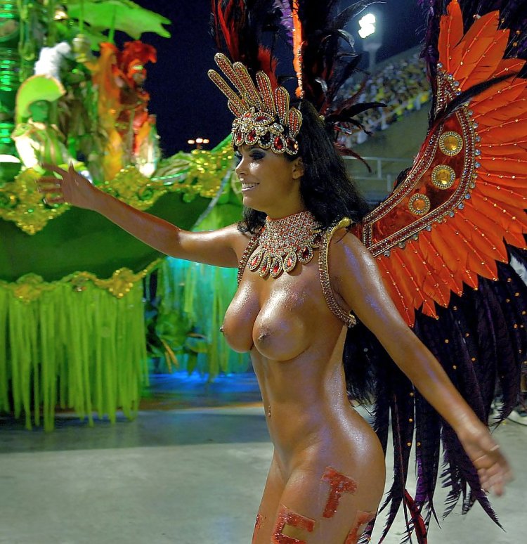 Naked boobs Vali Carnival