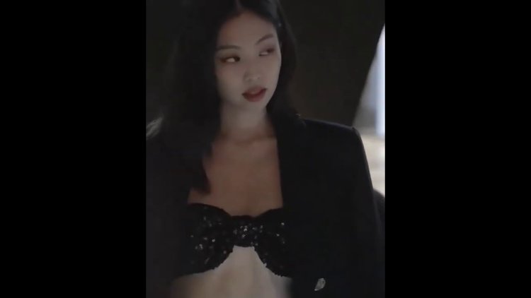 Jenny from Blackpink Gif