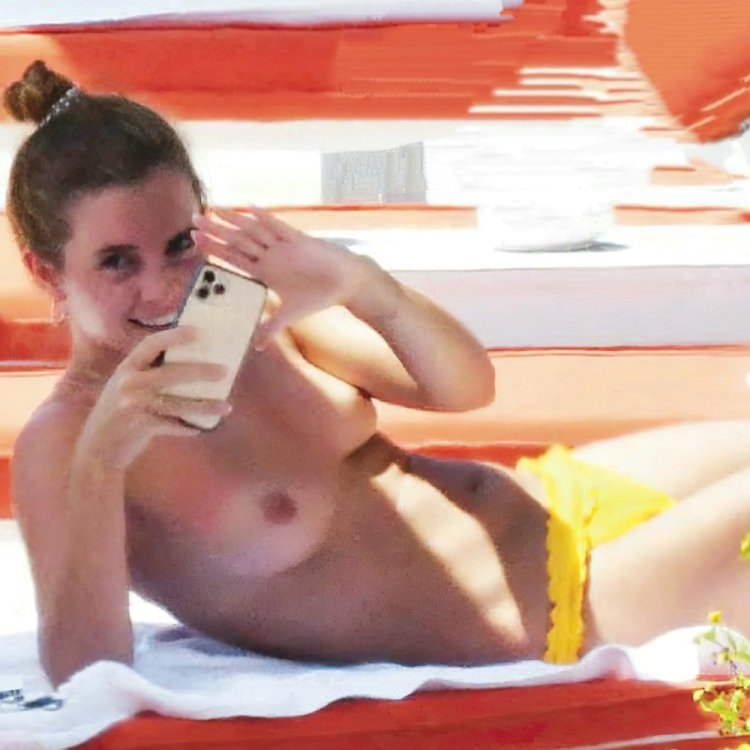 Naked boobs Emma Watson