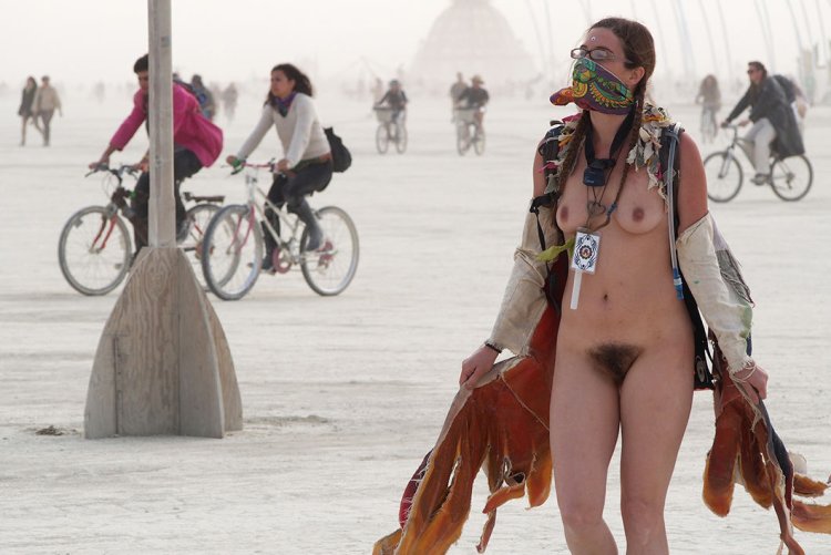 Berning Meng festival Nude