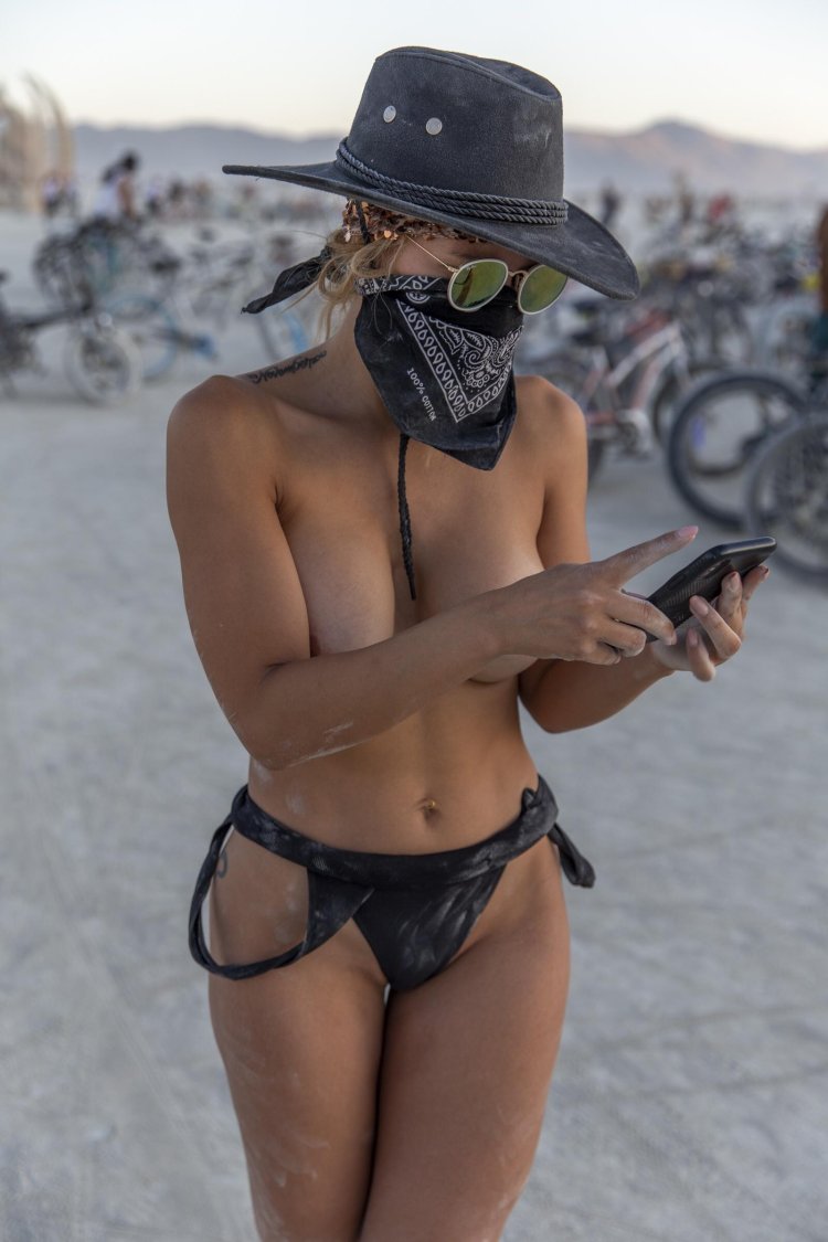 Berning Meng festival Nude