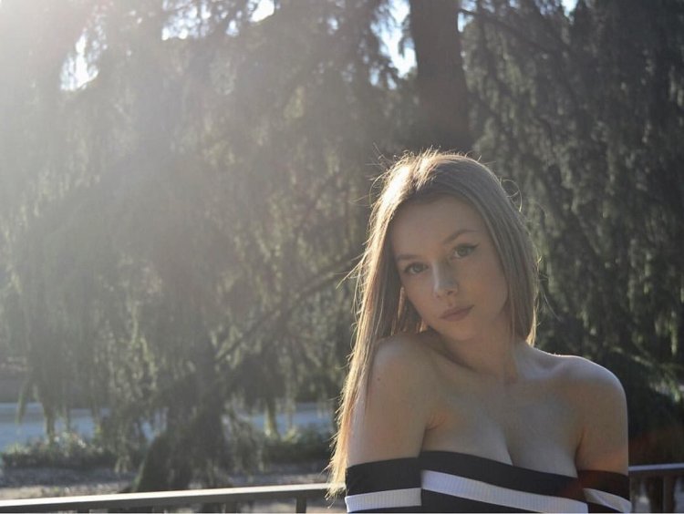 Esther Exposito Naked 18