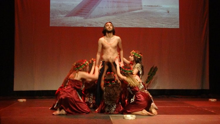 Bacantes Theater?
