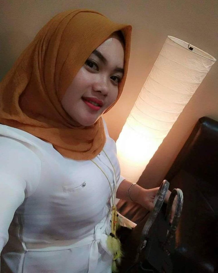 Muslim showed boobs