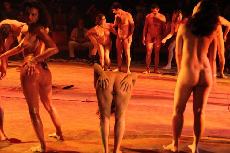 Erotic scenes in performances