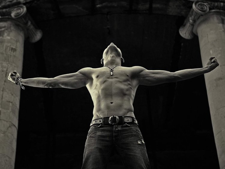 Sergey Lazarev barefoot