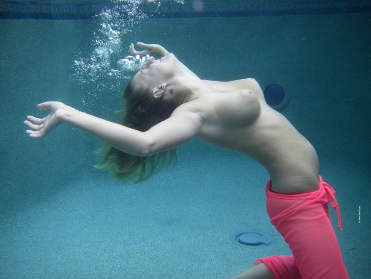 Girls swim naked