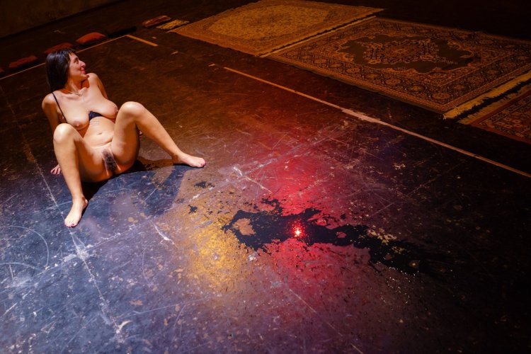 Erotic scenes in performances