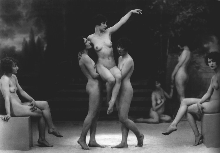 Girls dance without clothes