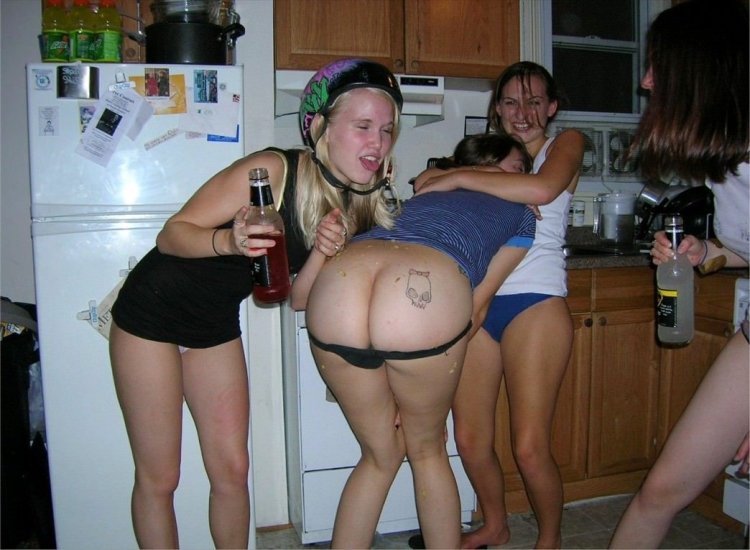 A lot of naked ass home