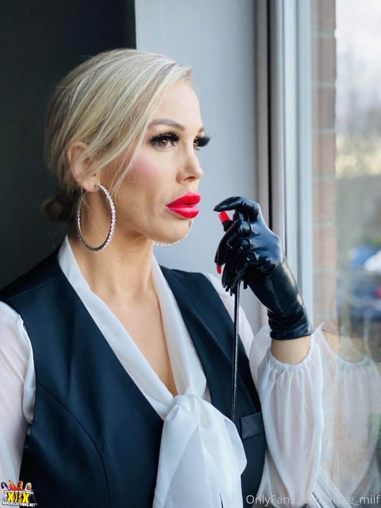 Steisi Saran and Rebecca Moore