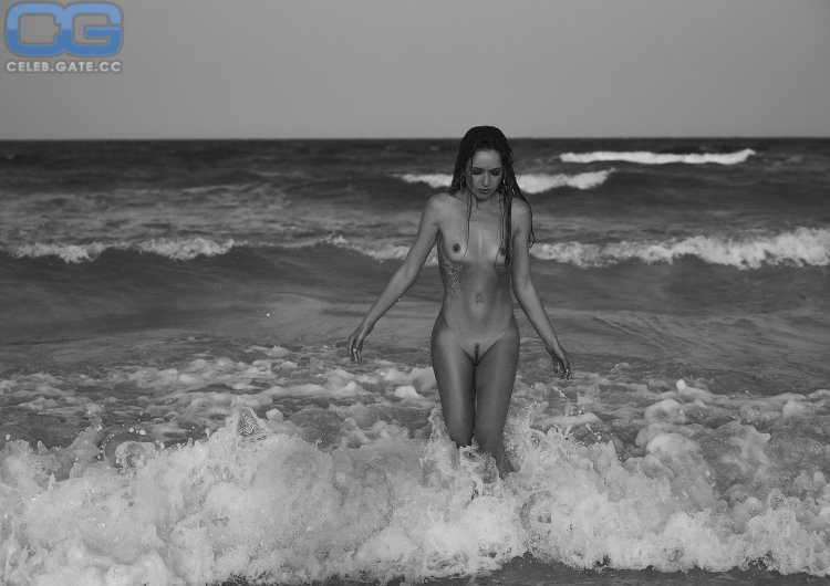 Naked tanned women
