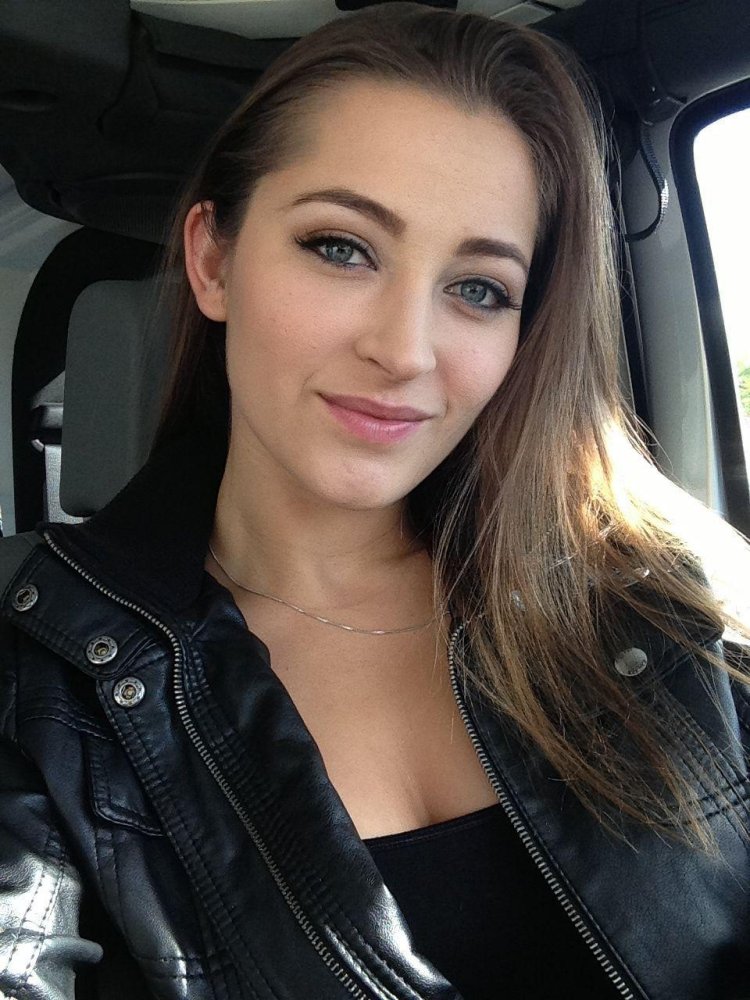 Dani Daniels photo