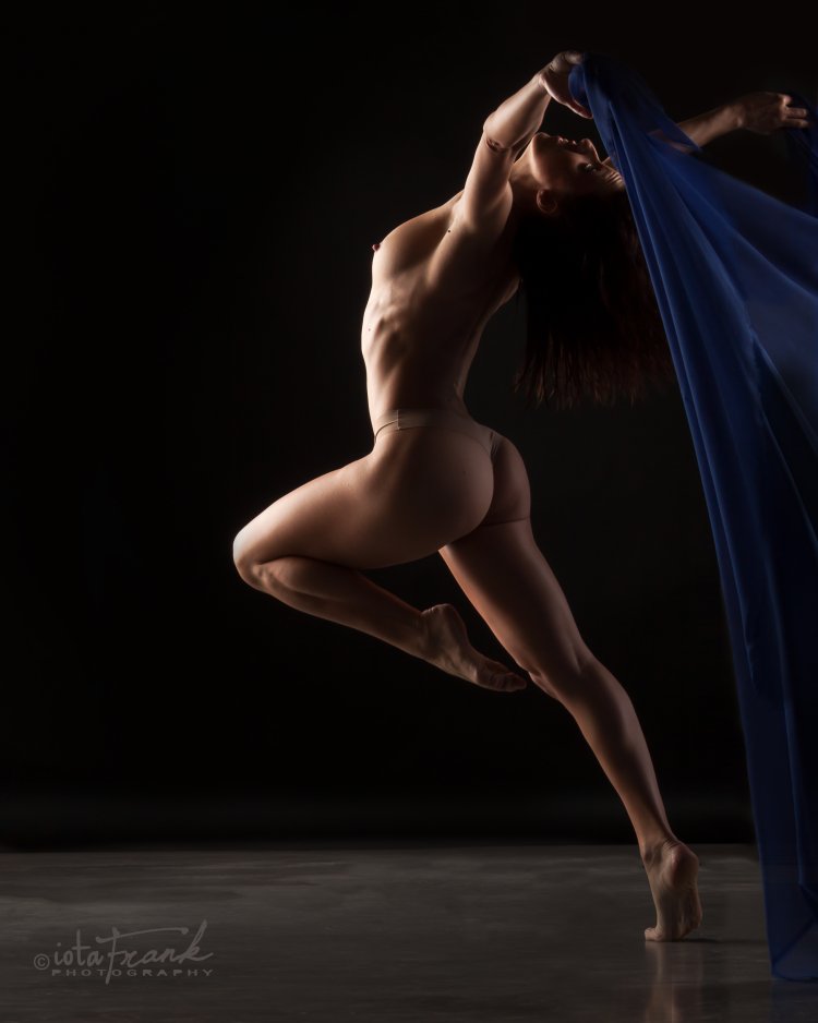 Erotic dances of naked women