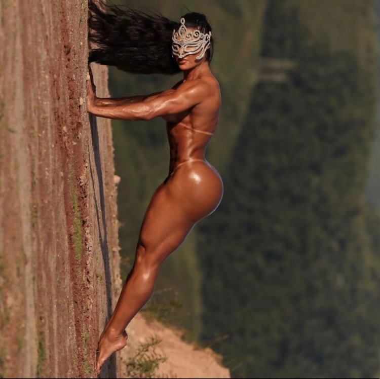 NAKED Vivian Castro. Carnival