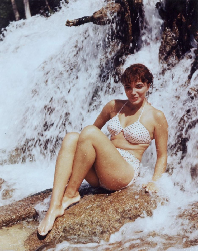 Naked Joan Collins in Alfie Darling Ancensored