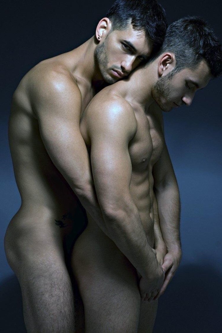 Naked guys on your desktop