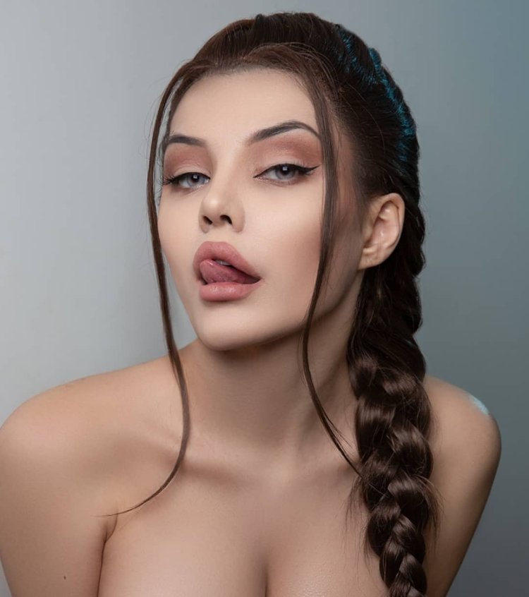 Kalinka Fox Wonder Woman Cosplay