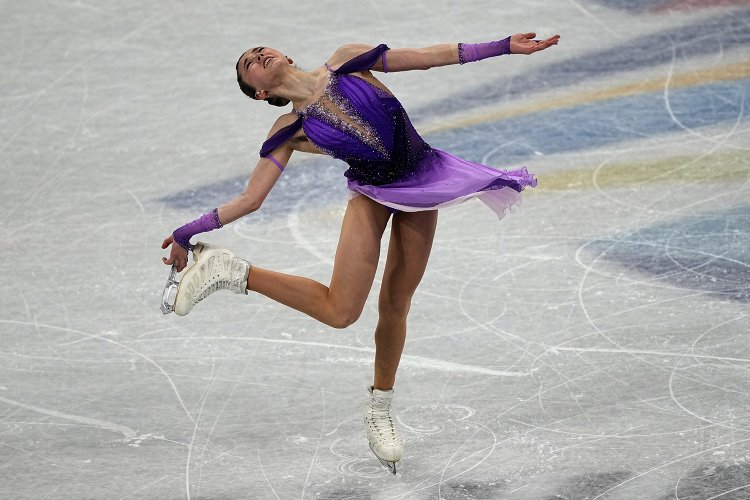 Camila Valieva skater