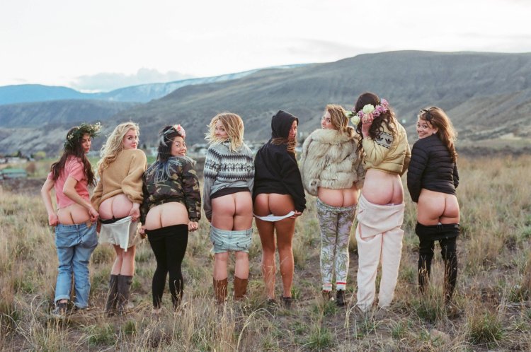 Demonstration of naked buttocks or Amtrak Mooning